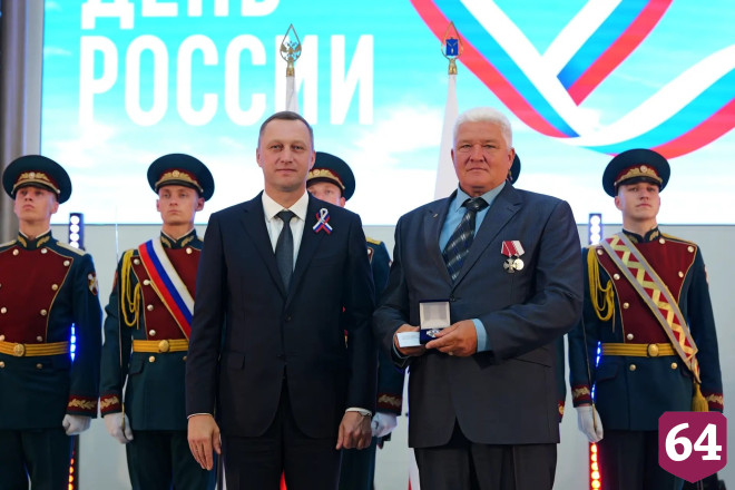 Губернатор вручил награды жителям Саратовской области